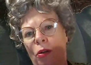 Stunning GILF blows a dick on the knees